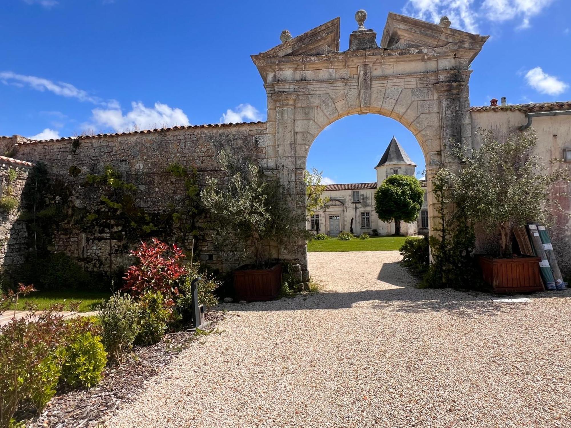 Chateau De Feusse Saint-Just-Luzac